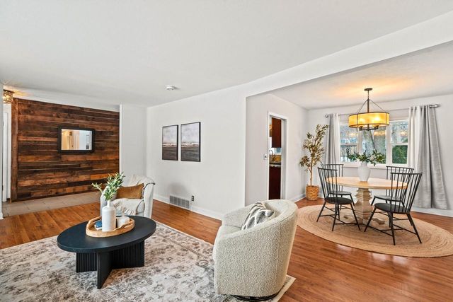 8930 N Maitland ROAD, Bayside, WI 53217