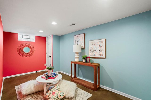 8930 N Maitland ROAD, Bayside, WI 53217