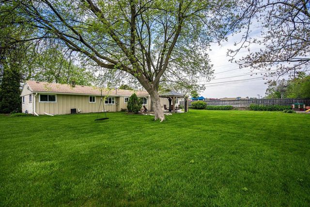 8930 N Maitland ROAD, Bayside, WI 53217