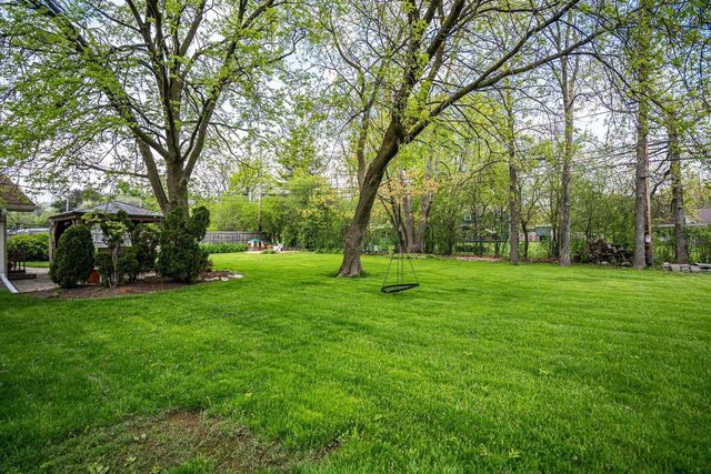 8930 N Maitland ROAD, Bayside, WI 53217