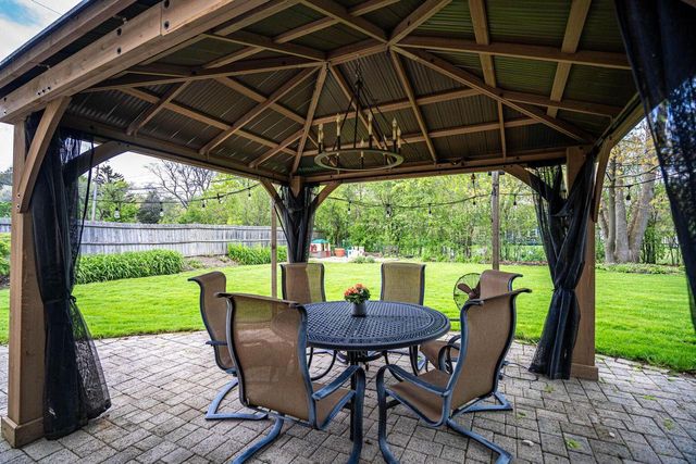 8930 N Maitland ROAD, Bayside, WI 53217