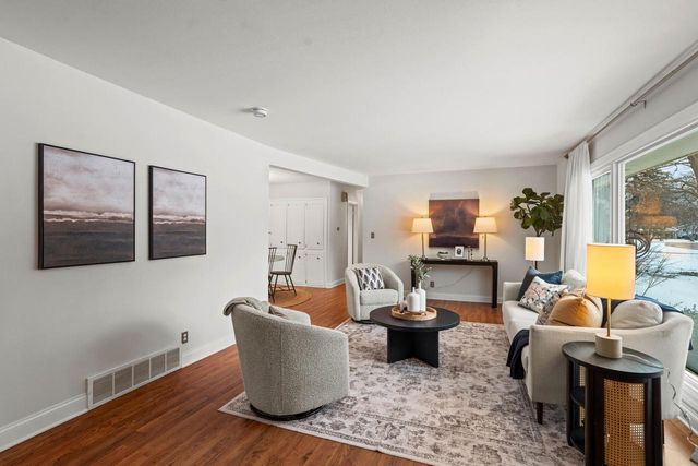 8930 N Maitland ROAD, Bayside, WI 53217