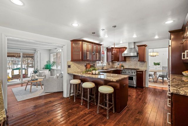 8930 N Maitland ROAD, Bayside, WI 53217