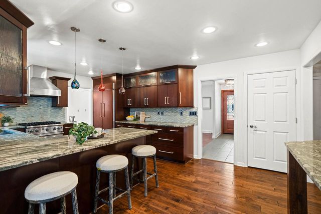 8930 N Maitland ROAD, Bayside, WI 53217