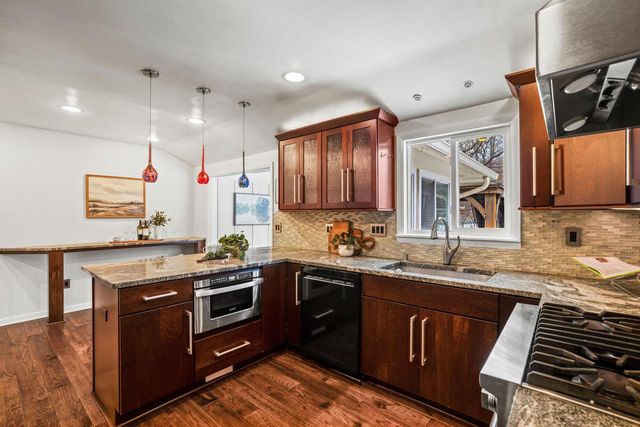 8930 N Maitland ROAD, Bayside, WI 53217