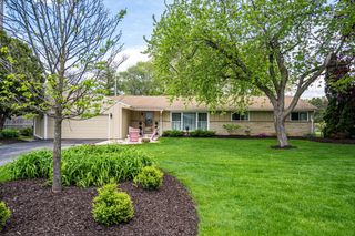 8930 N Maitland ROAD, Bayside, WI 53217