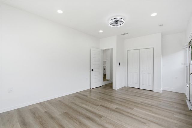 907 LEISURE AVENUE, Tampa, FL 33613