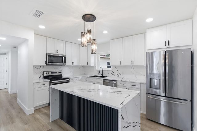 907 LEISURE AVENUE, Tampa, FL 33613