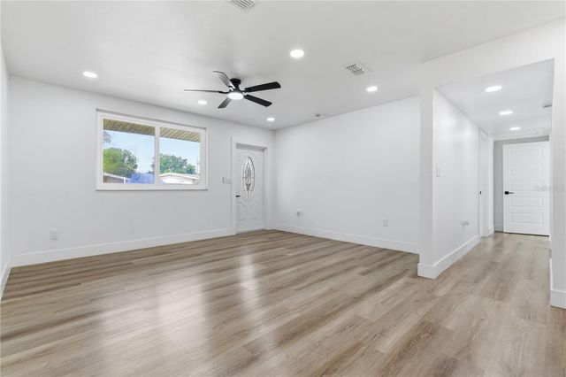 907 LEISURE AVENUE, Tampa, FL 33613