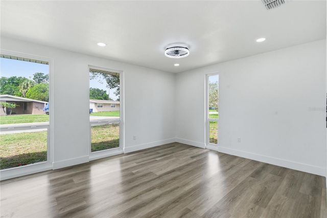 907 LEISURE AVENUE, Tampa, FL 33613