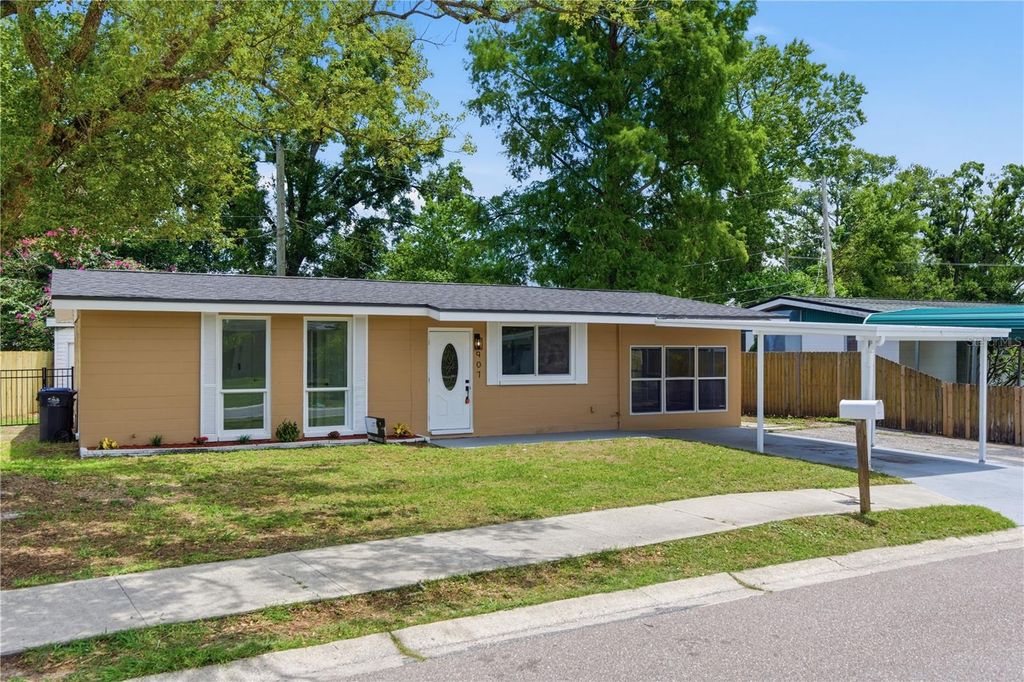 907 LEISURE AVENUE, Tampa, FL 33613