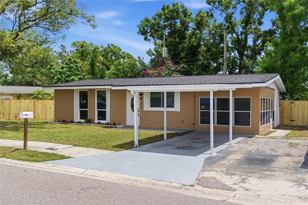 Image 2 of property listing at 907 LEISURE AVENUE, Tampa, FL 33613
