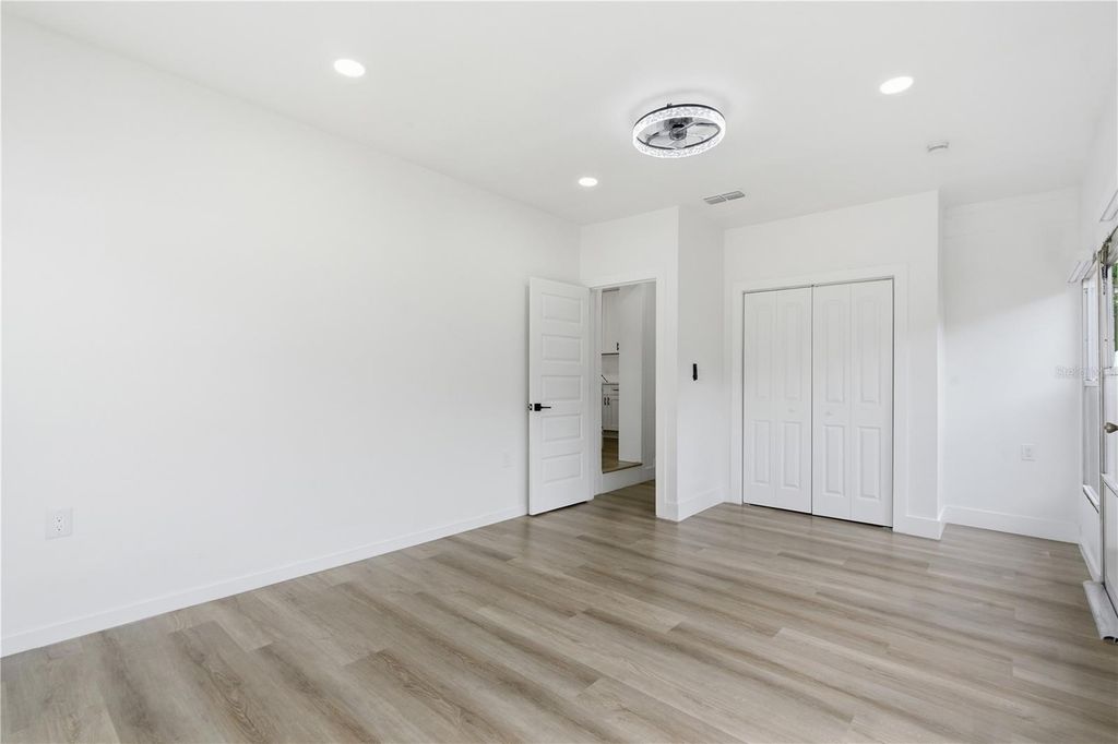 Image 18 of property listing at 907 LEISURE AVENUE, Tampa, FL 33613