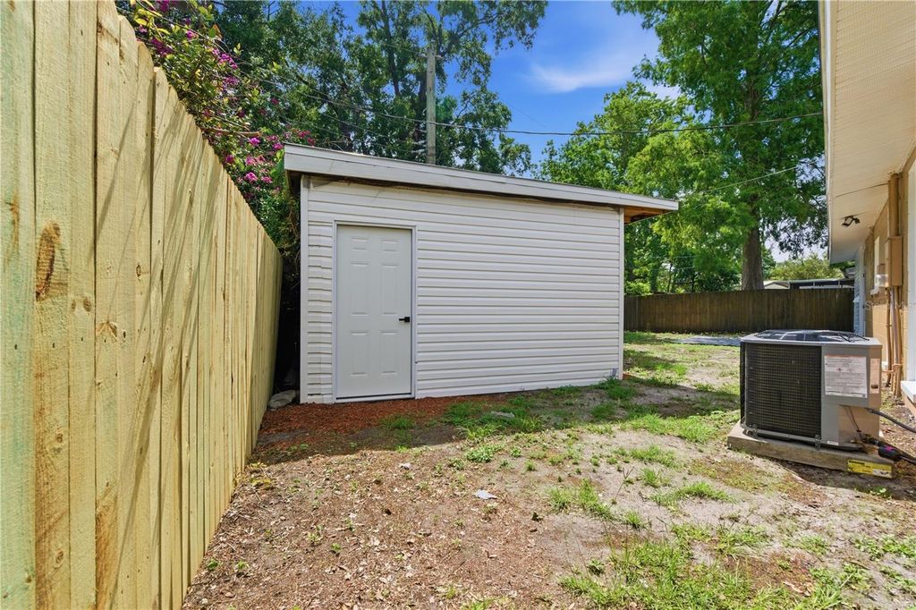 Image 22 of property listing at 907 LEISURE AVENUE, Tampa, FL 33613
