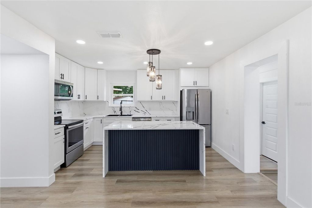 Image 5 of property listing at 907 LEISURE AVENUE, Tampa, FL 33613