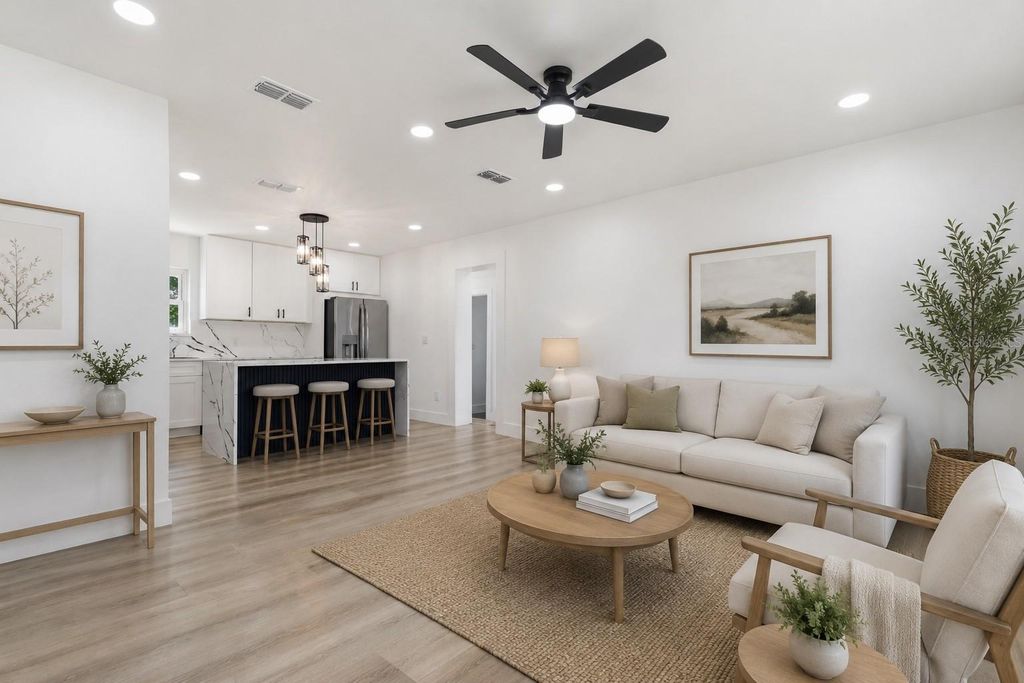 Image 6 of property listing at 907 LEISURE AVENUE, Tampa, FL 33613