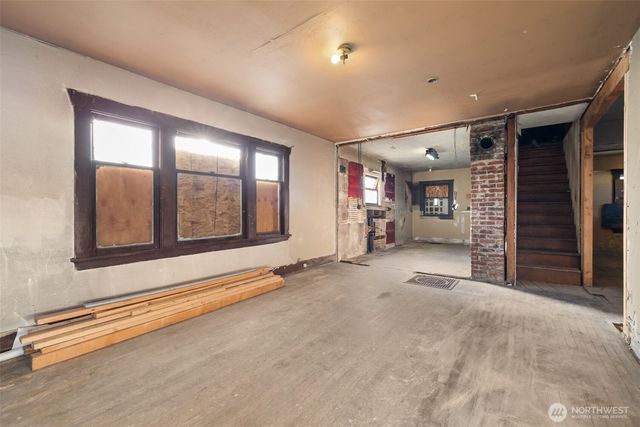 1008 S 37th Street, Tacoma, WA 98418