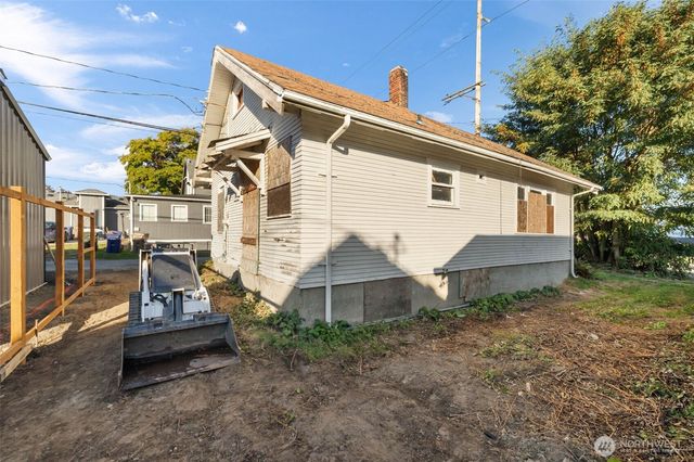 1008 S 37th Street, Tacoma, WA 98418