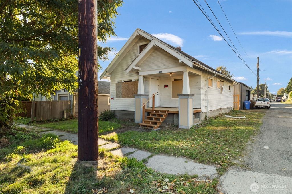 1008 S 37th Street, Tacoma, WA 98418