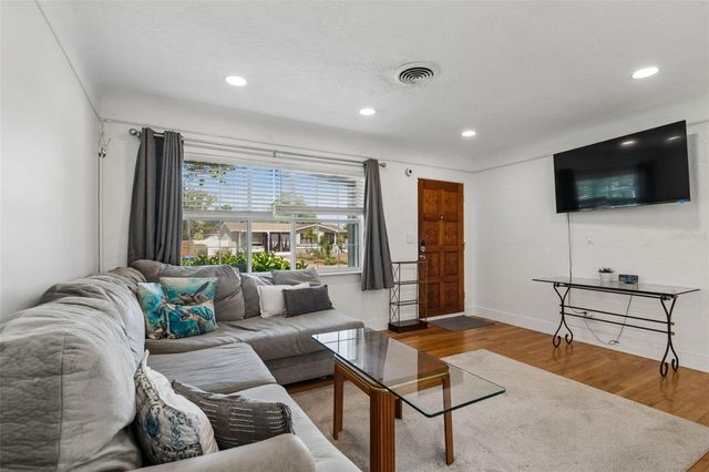 4526 YARDLEY AVENUE N, St Petersburg, FL 33713