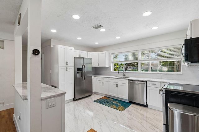 4526 YARDLEY AVENUE N, St Petersburg, FL 33713