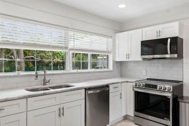 4526 YARDLEY AVENUE N, St Petersburg, FL 33713