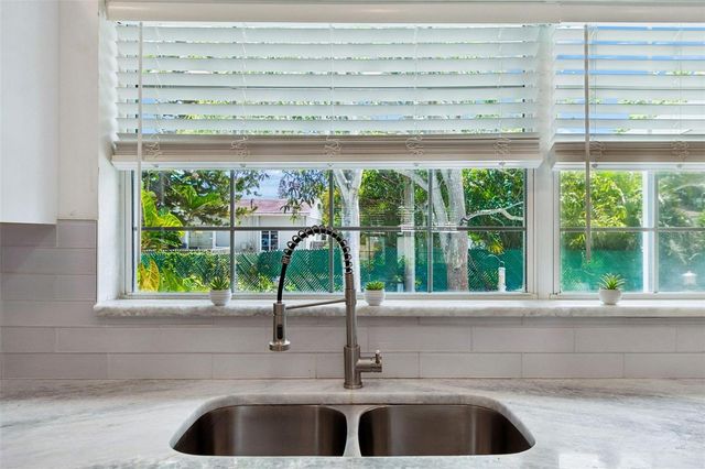 4526 YARDLEY AVENUE N, St Petersburg, FL 33713