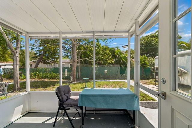 4526 YARDLEY AVENUE N, St Petersburg, FL 33713