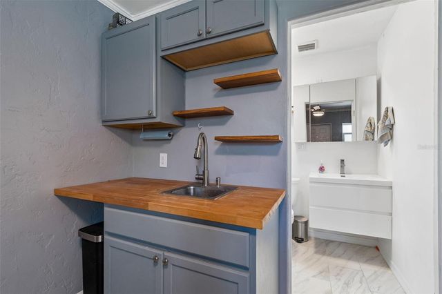 4526 YARDLEY AVENUE N, St Petersburg, FL 33713