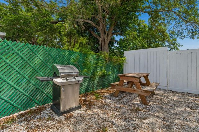 4526 YARDLEY AVENUE N, St Petersburg, FL 33713