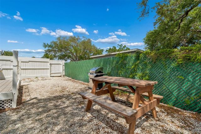 4526 YARDLEY AVENUE N, St Petersburg, FL 33713