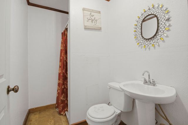 140 K B Song Ln, Linden, TN 37096