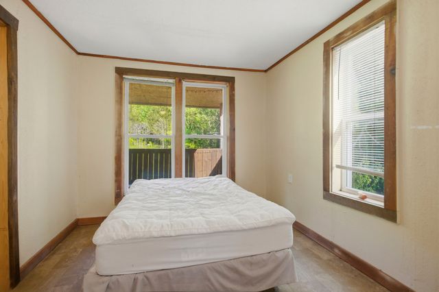 140 K B Song Ln, Linden, TN 37096