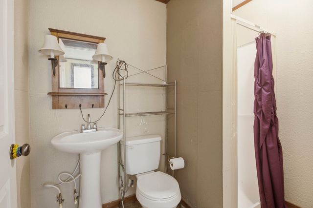 140 K B Song Ln, Linden, TN 37096