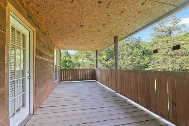 140 K B Song Ln, Linden, TN 37096