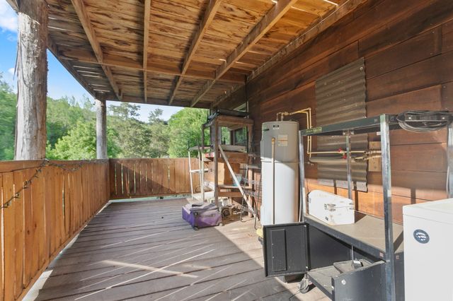 140 K B Song Ln, Linden, TN 37096