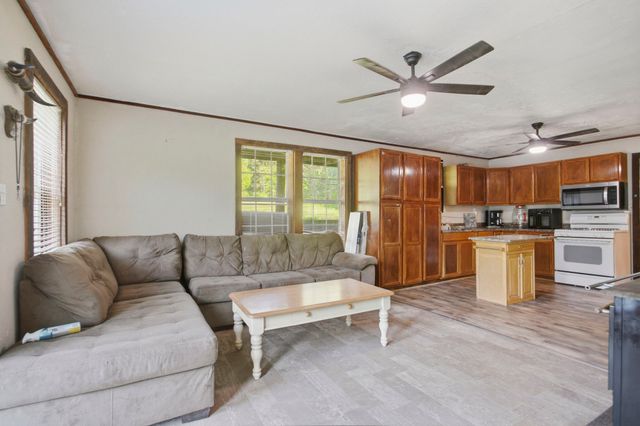 140 K B Song Ln, Linden, TN 37096