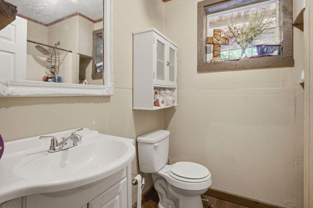 140 K B Song Ln, Linden, TN 37096