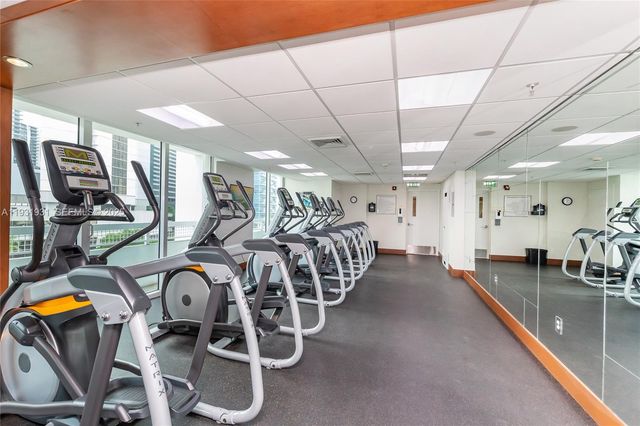 31 SE 5th St 2907, Miami, FL 33131