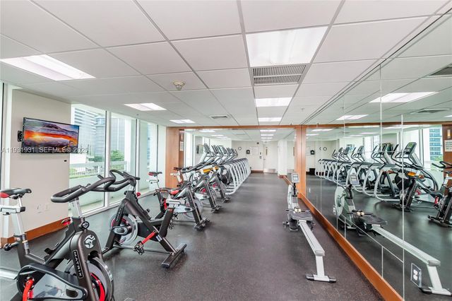 31 SE 5th St 2907, Miami, FL 33131