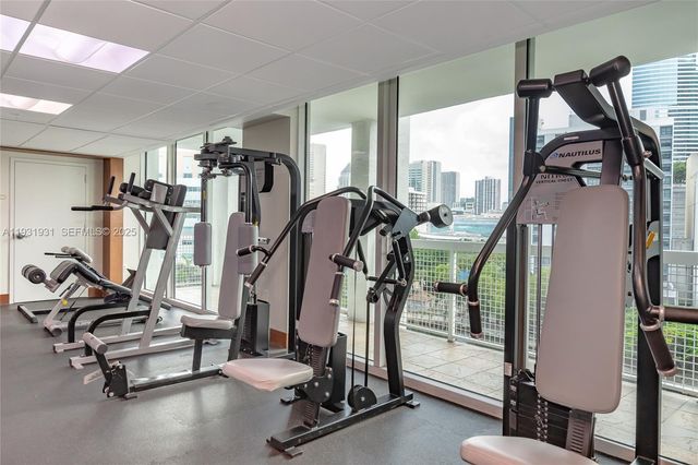 31 SE 5th St 2907, Miami, FL 33131