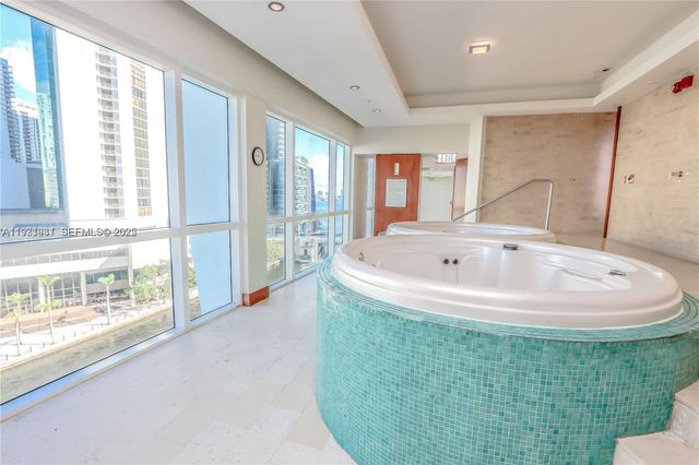 31 SE 5th St 2907, Miami, FL 33131