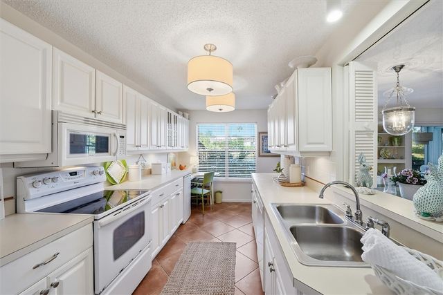 8735 Lakeside Boulevard 211, Vero Beach, FL 32963