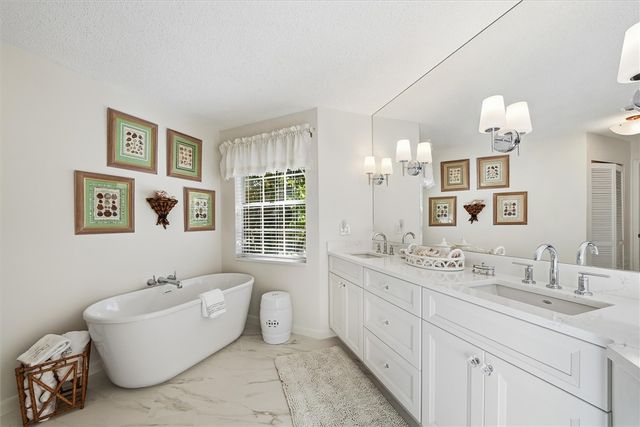 8735 Lakeside Boulevard 211, Vero Beach, FL 32963