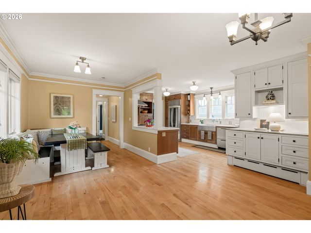 1524 Se MALDEN St, Portland, OR 97202