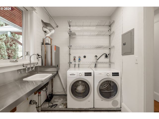 1524 Se MALDEN St, Portland, OR 97202