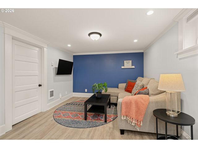 1524 Se MALDEN St, Portland, OR 97202