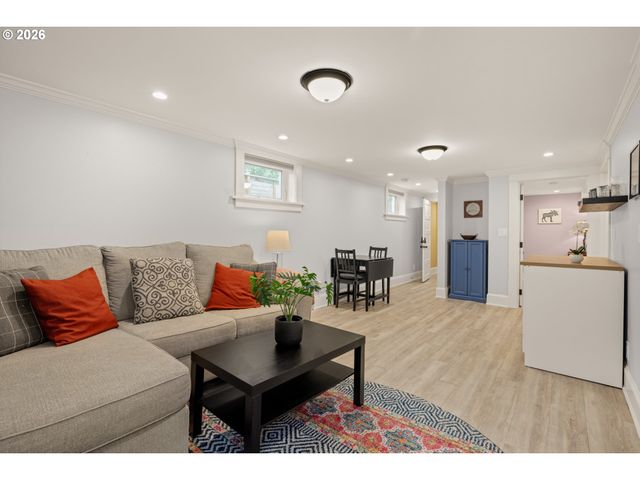 1524 Se MALDEN St, Portland, OR 97202