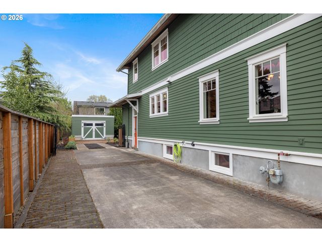 1524 Se MALDEN St, Portland, OR 97202