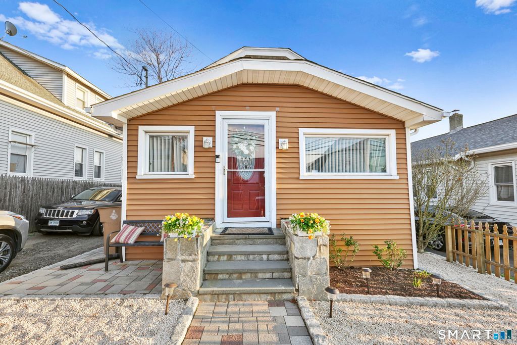 26 Melrose Place, Stamford, CT 06902